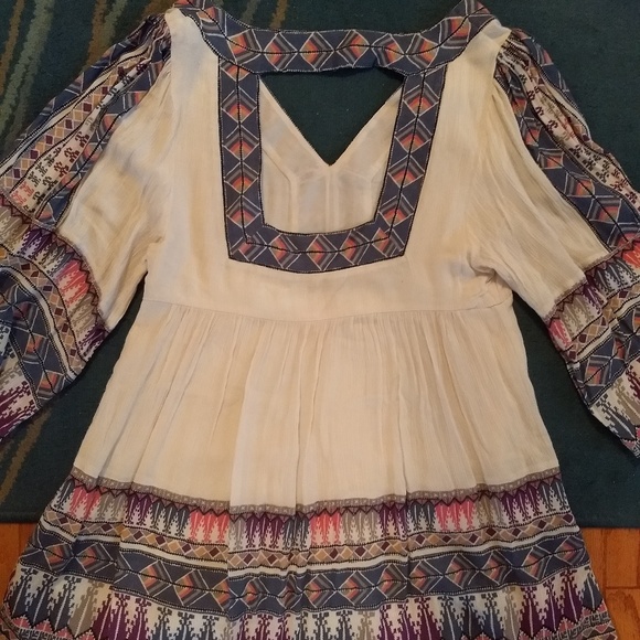 Shirt with cut out back - Picture 3 of 3